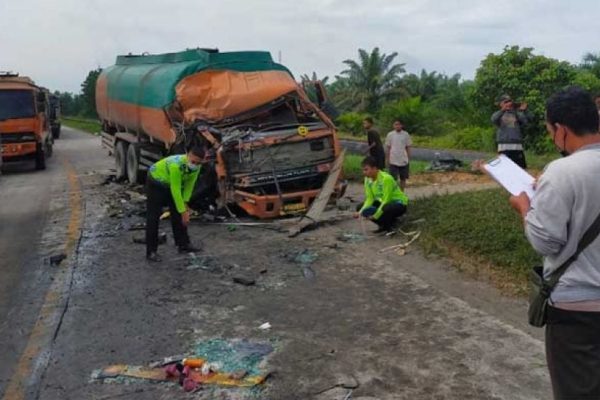 Kumpulan Fakta Hasil Olah TKP Kecelakaan Maut 2 Truk di Pekanbaru
